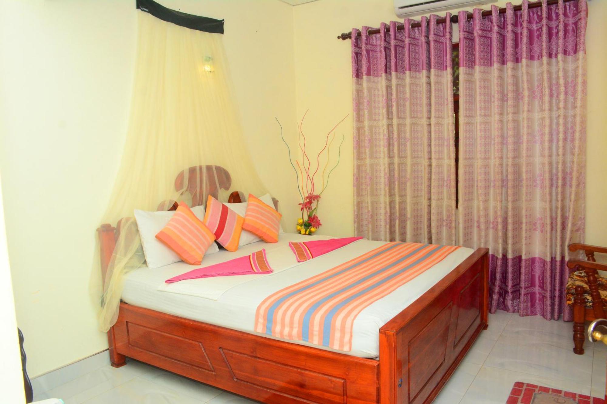Tissa Rainbow Guest&Yala Hotel Tissamaharama Bagian luar foto