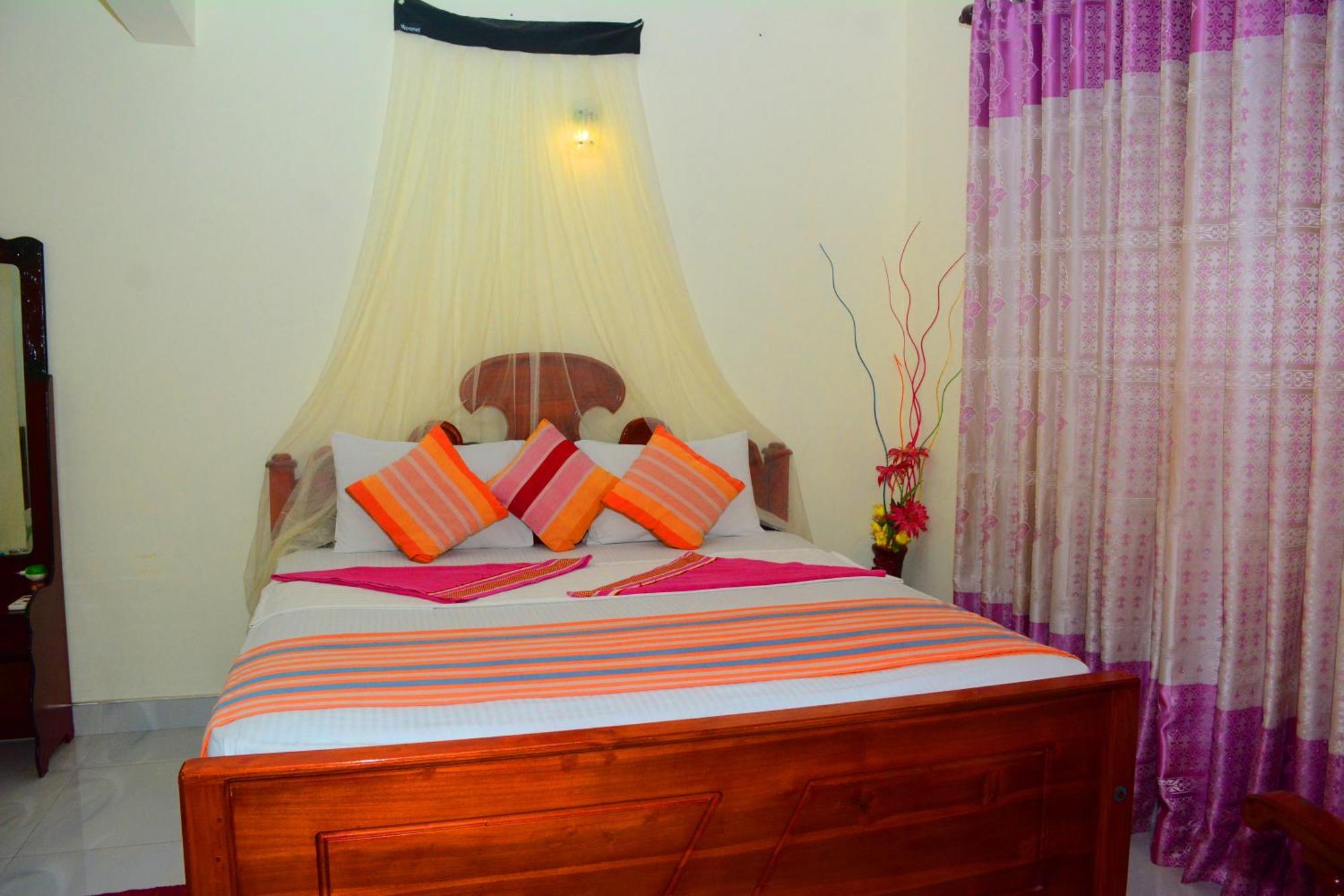 Tissa Rainbow Guest&Yala Hotel Tissamaharama Bagian luar foto